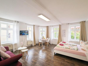 F2 - Urlaubsmagie Sauna, Whirlpool, Pool & Garten Sebnitz